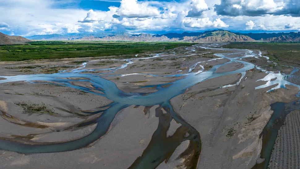 Shapeshifting Majesty: The Braided Yarlung Zangbo River — Earth’s Highest and Most Restless Waterway